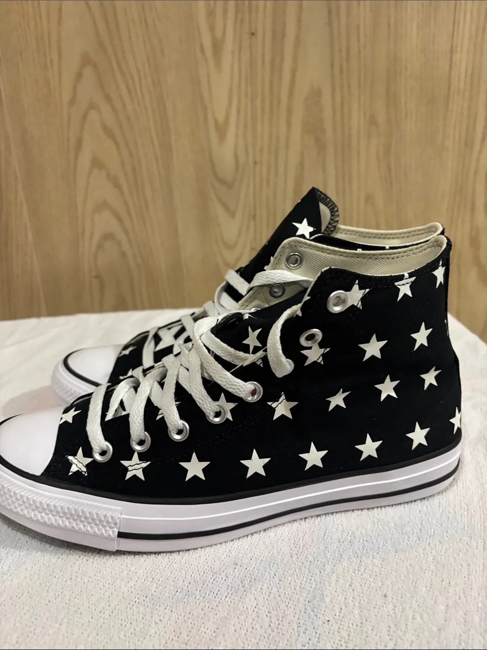 Converse chuck taylor all stars STARS men sz 9 women sz 11 brand new